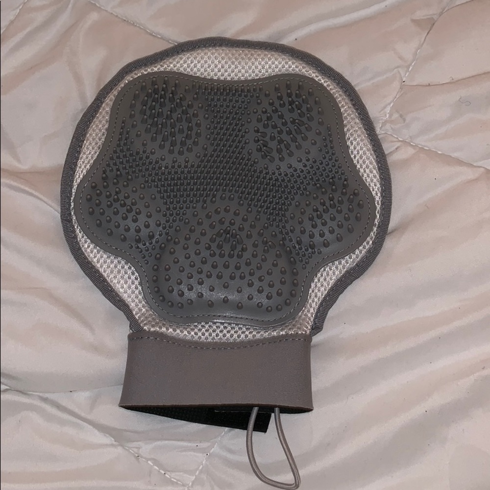 Dual sided pet grooming glove